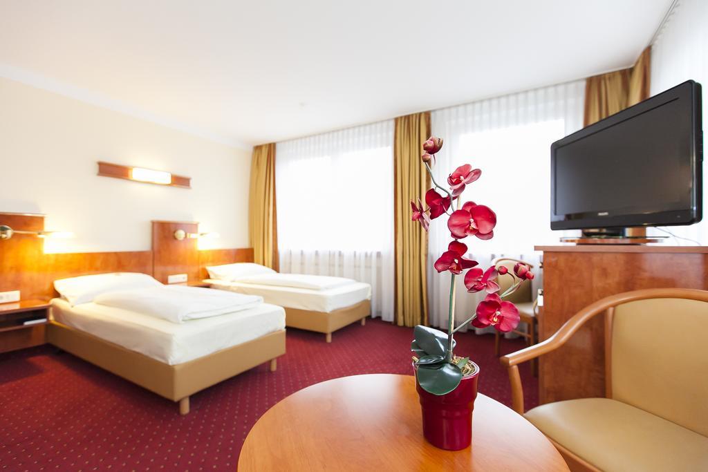 Hotel Am Berliner Platz Langenfeld  Habitación foto